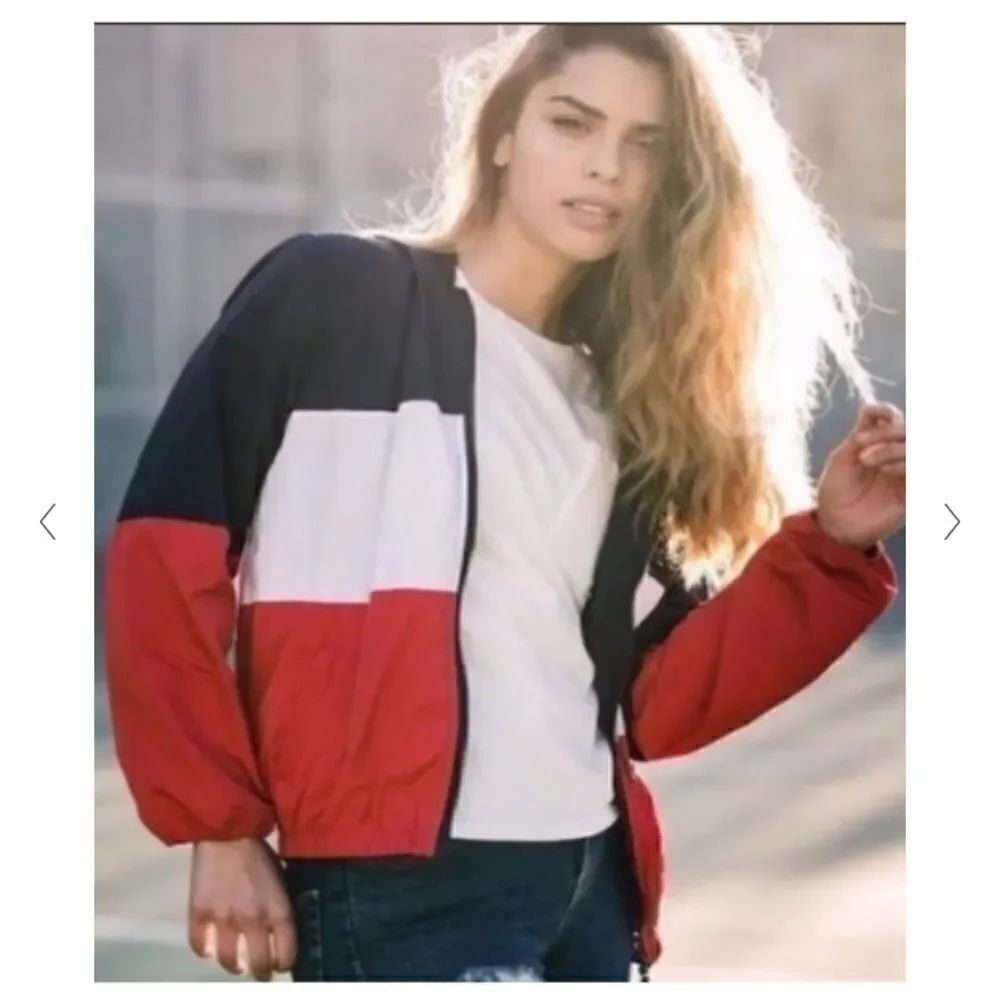 Brandy MelvilleโKrissyย WomensโRedโWhiteโBlueโWindbreakerโFullโZip
